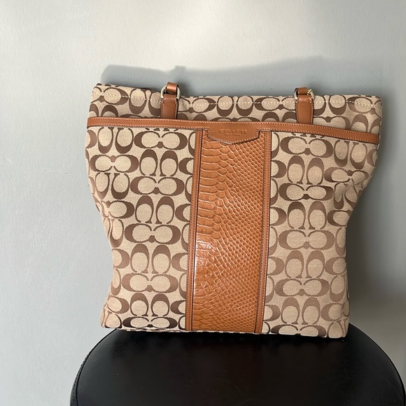 Coach Bag - Picture 1 of 7
